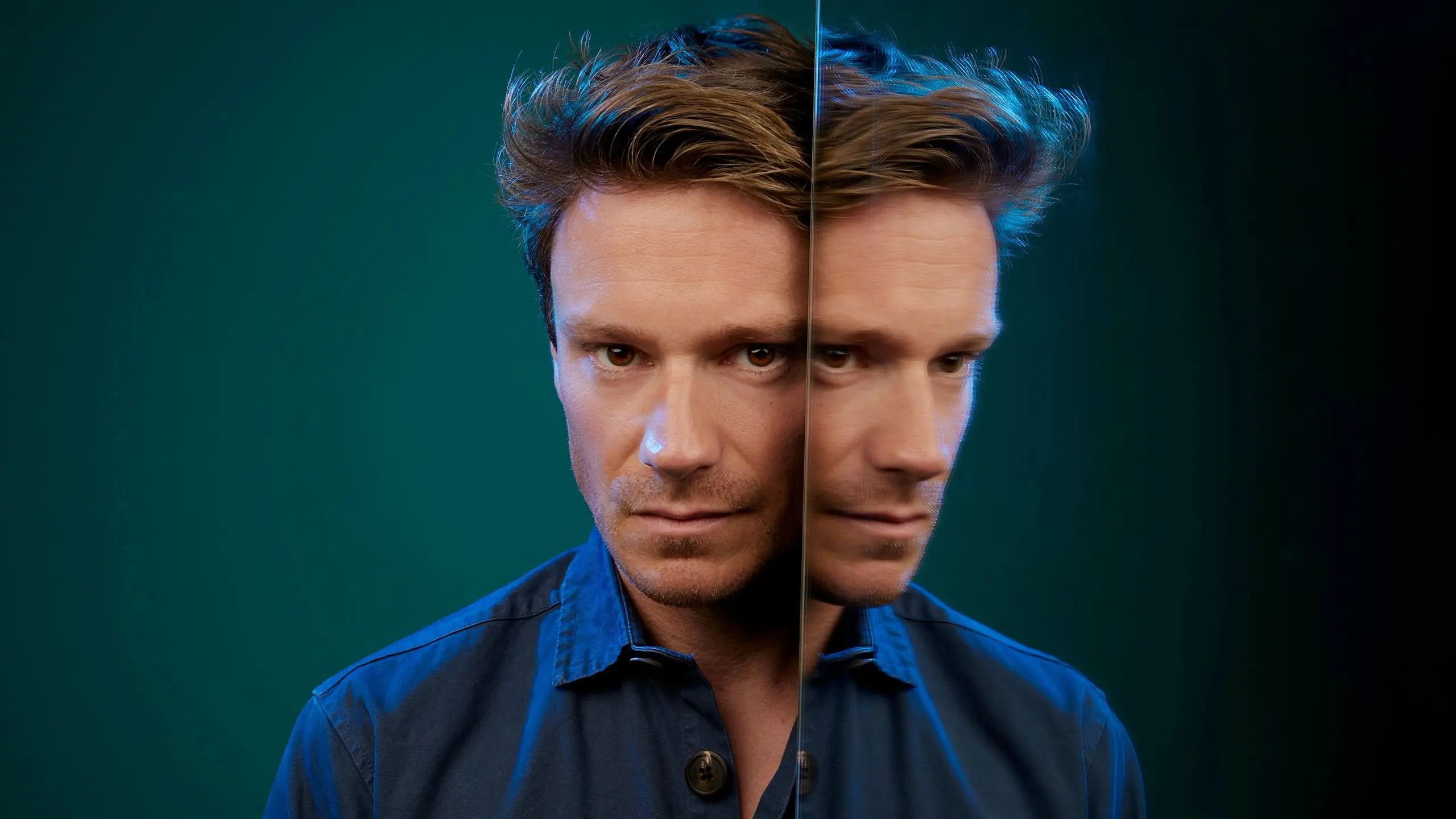 Sander versus the socials backdrop