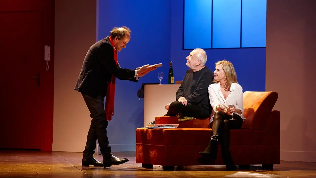 Encore un instant backdrop