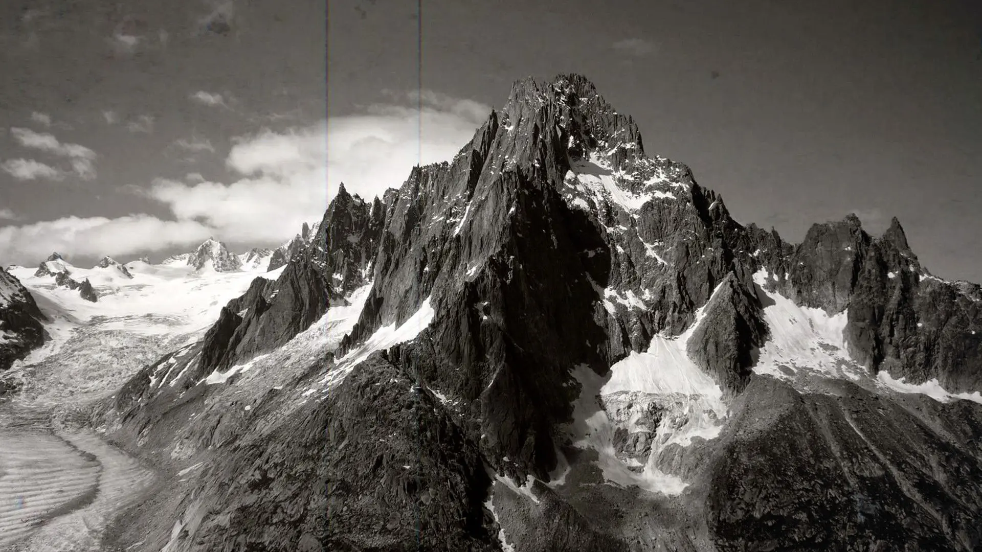 Flammes De Pierres backdrop