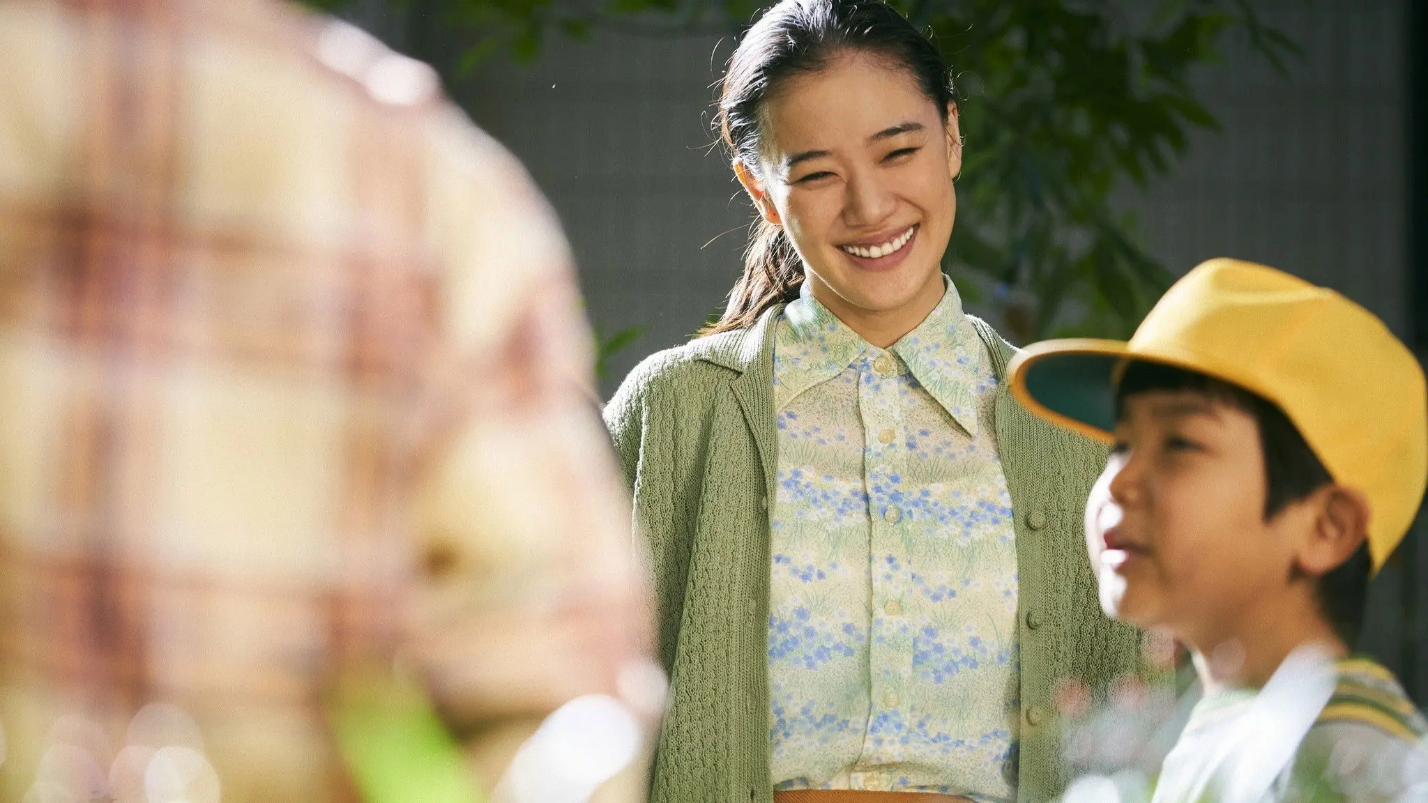 Ora, Ora Be Goin' Alone backdrop