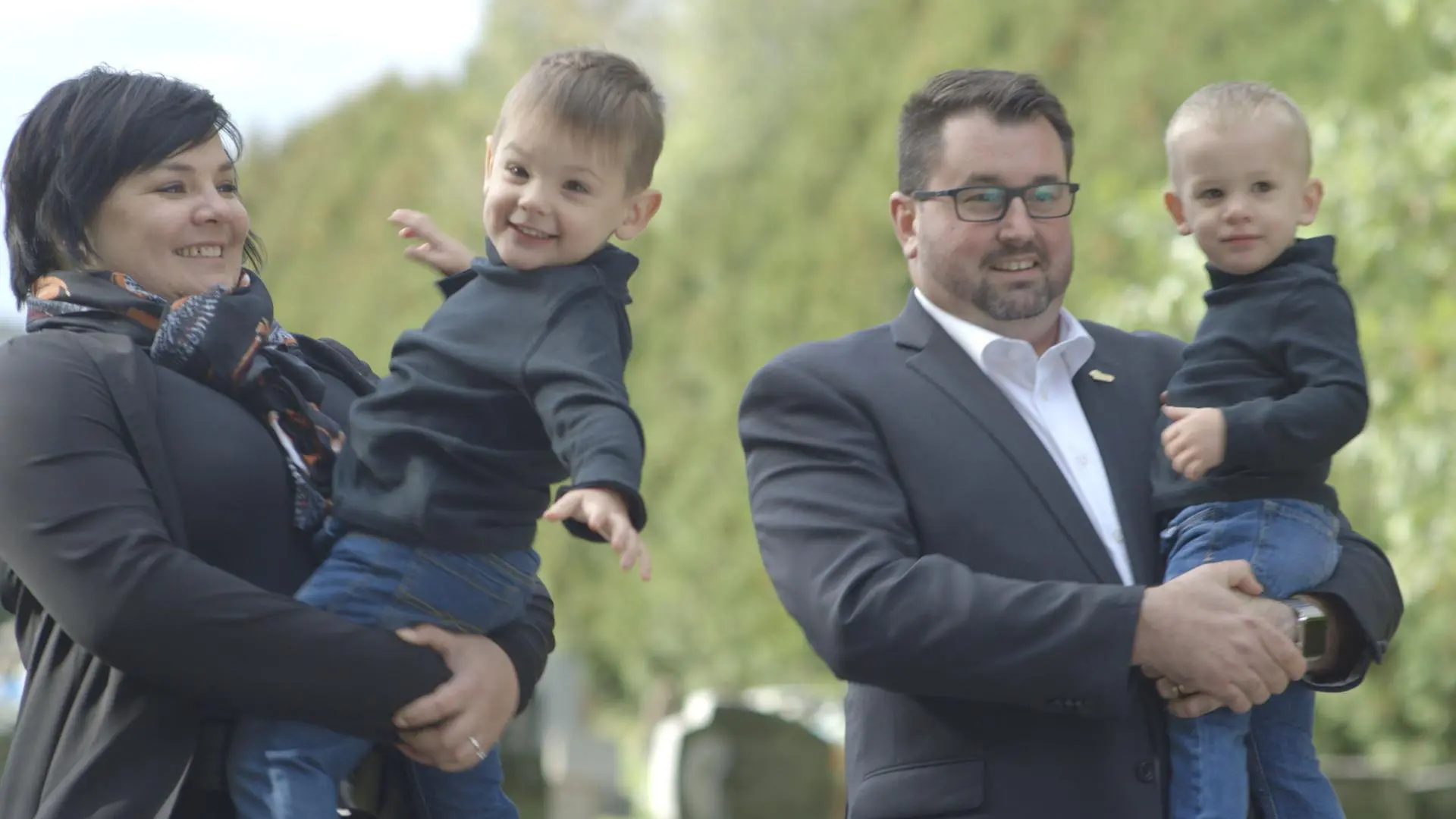 Les Croque-morts backdrop