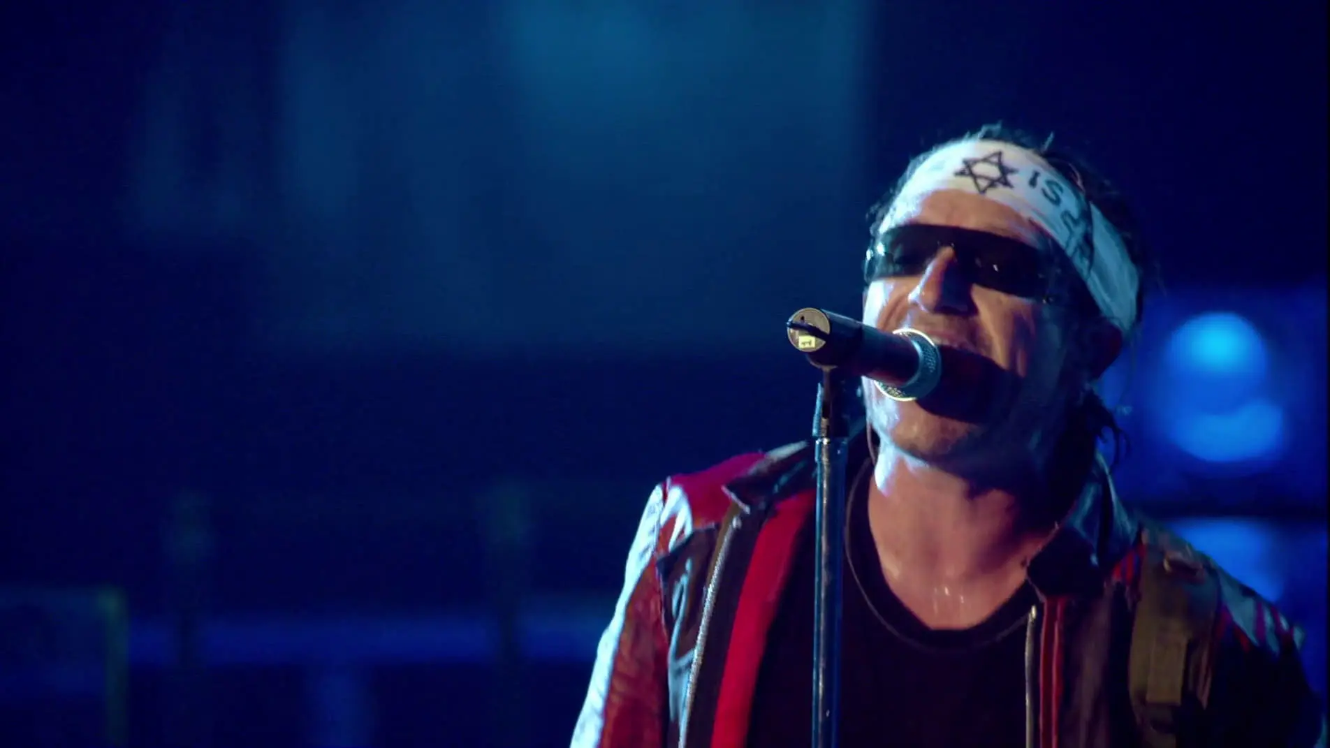 U2: Vertigo 2005 - Live from Chicago backdrop