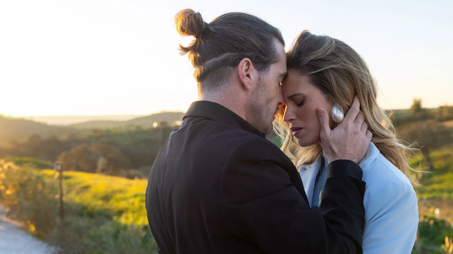 A Protegida backdrop