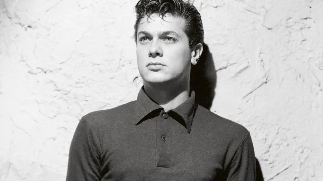Tony Curtis: Driven to Stardom backdrop