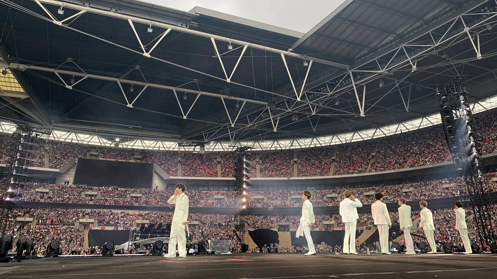 BTS 2019 WORLD TOUR 'LOVE YOURSELF: SPEAK YOURSELF' LONDON Remastered backdrop